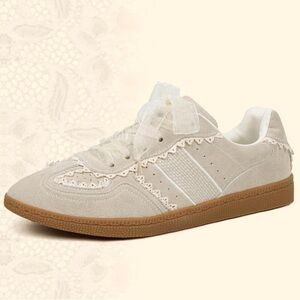 Casual Sneakers for Women with Lace Detail Ribbon Leather Upper Memory Foam